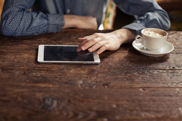 Obraz na płótnie Canvas Relaxing coffee break with tablet