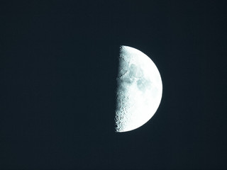 First quarter moon © Claudio Divizia