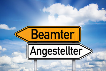 Fototapeta premium Wegweiser mit Beamter und Angestellter