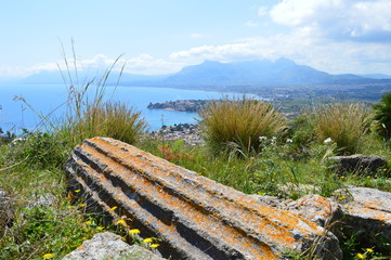 Vue de la côte de Sicile depuis le site archéologique de Solunto