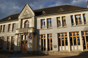 Ecole primaire à Corbigny, Bourgogne