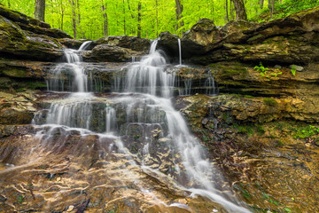 Fototapeta na wymiar Small Indiana Waterfall