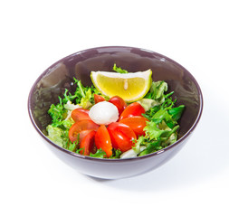 Green salad with cherry tomatoes and mozzarella
