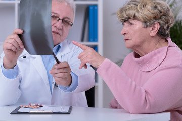 Practitioner analyzing chest x-ray