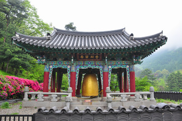 Obraz premium Big bell at Wowoojongsa temple , South Korea