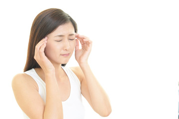 頭痛を訴える女性