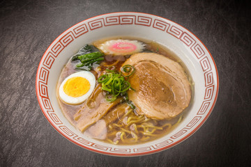 普通の醤油ラーメン　Food of soy sauce ramen Japan