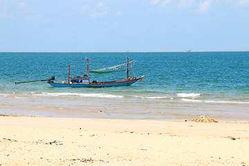 Fototapeta na wymiar thai wooden fishing boat in thailand