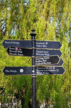 Information signpost, Shrewsbury.