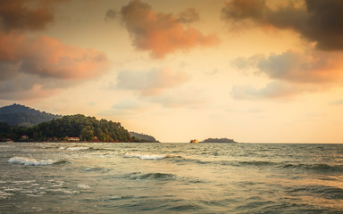 Fototapeta na wymiar sunset on the beach of Thailand