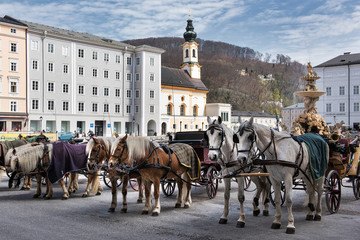 Naklejka na ściany i meble Pferdekutsche in Salzburg