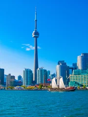 Tuinposter Toronto city skyline from the ferry travels to center island © eranda