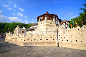 Temple of tooth Kandy Sri Lanka - obrazy, fototapety, plakaty