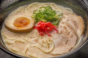 とんこつラーメン　 tonkotsu pork ramen Japanese food