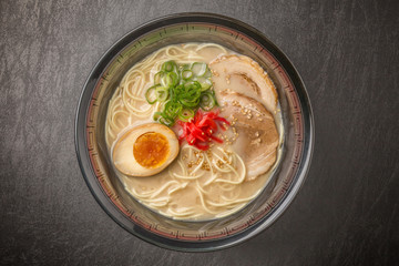 とんこつラーメン　 tonkotsu pork ramen Japanese food