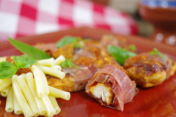 fillet with chicken with vegetables and pasta