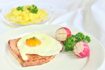 Leberkäse mit Spiegelei