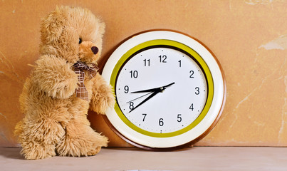 Toy - a little bear and clock   © vladz_2009