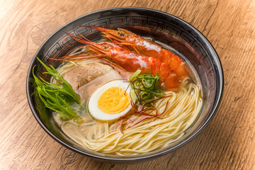 えびの塩ラーメン　ramen Japanese food
