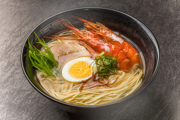 えびの塩ラーメン　ramen Japanese food
