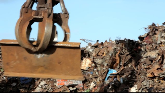 Crane grabber working with recycling metal scrap