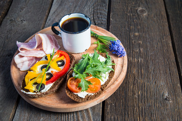 Coffee, sandwiches and bacon