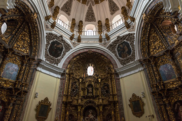 Fototapeta na wymiar Side chapel in the Colegiata de San Antolin, Medina