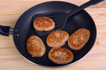 Frying pan with fritters