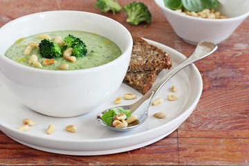 Broccoli-potato soup with pine nuts and broccoli topping