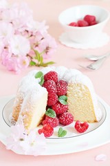 Vanilla cake with fresh raspberries 
