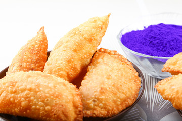 holi color with gujiya