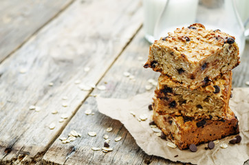 pumpkin cinnamon chip oatmeal bars