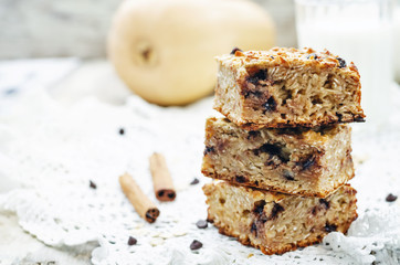 pumpkin cinnamon chip oatmeal bars.