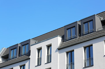 Neubau mit vier Dachgauben