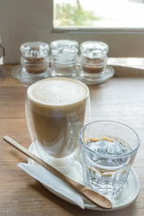 Free pour hot coffee latte