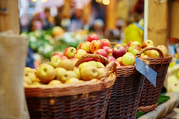 Apples on London farmer agricultural market © Ekaterina Pokrovsky