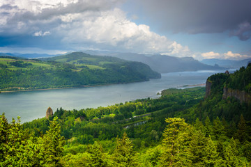 Fototapeta na wymiar View of Crown Point and the Columbia River, Columbia River Gorge