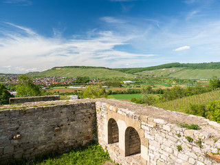 Fototapeta na wymiar Remstal mit Burgruine Kappelberg im Vordergrund