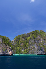 Fototapeta na wymiar Beautiful sea at phi phi islands, thailand.