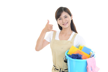 掃除をする女性