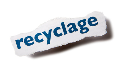 mot recyclage sur papier déchiré