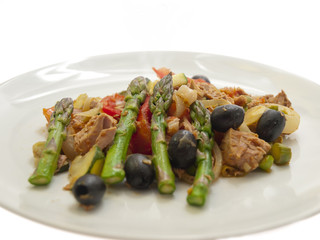 tuna with asparagus & mediterranean vegetables