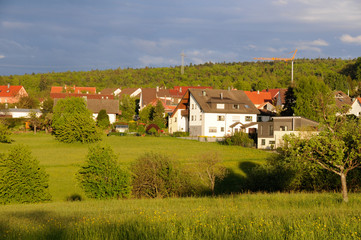 Fototapeta na wymiar Ortsrand im Schwarzwald, Straubenhardt