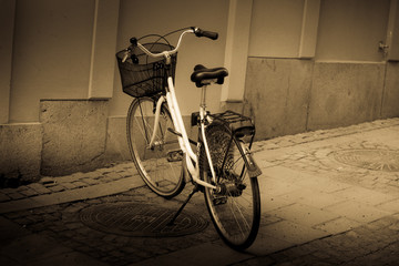 Fototapeta na wymiar Classic vintage retro city bicycle