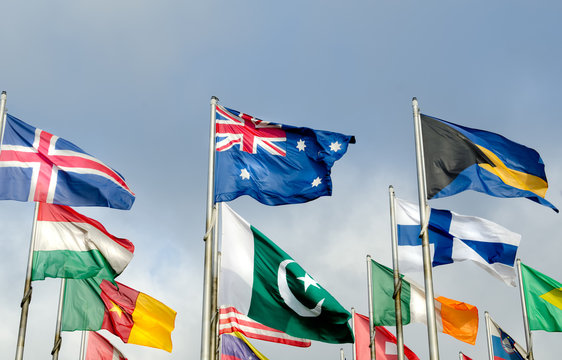 Flaggenparade, Nationalflaggen vieler L&auml;nder