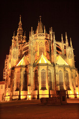 Fototapeta premium Gothic St. Vitus' Cathedral on Prague Castle in the Evening