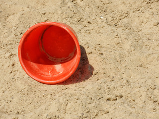 Fototapeta na wymiar Spielen im Sand