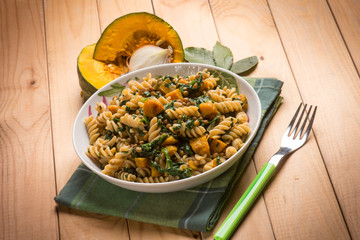 Pasta with spinach and pumpkin