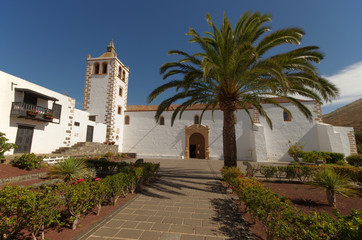 Fototapeta na wymiar A view of Cathedral Church of Saint Mary of Betancuria in Fuerte