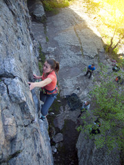 Obraz premium A young girl climbs mountain.